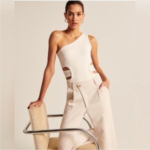 Abercrombie & Fitch Cream One-Shoulder Cut Out Bodysuit Womens L